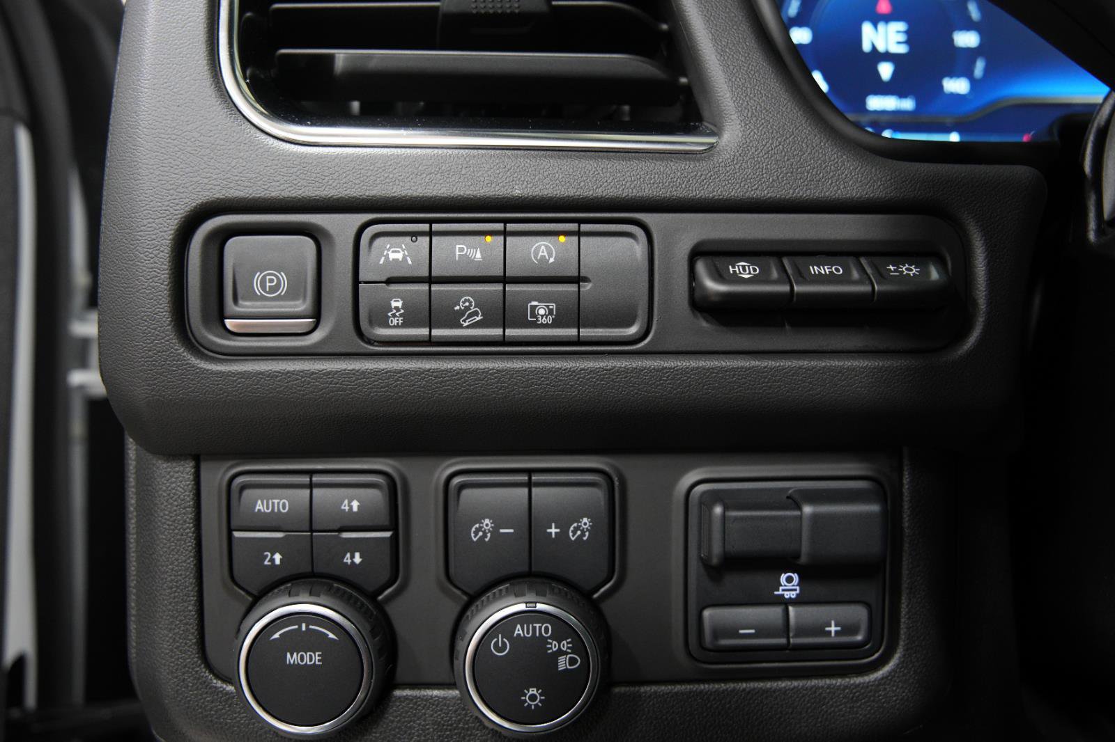 Used 2024 Chevrolet Suburban Premier w/ Premium Package image 31