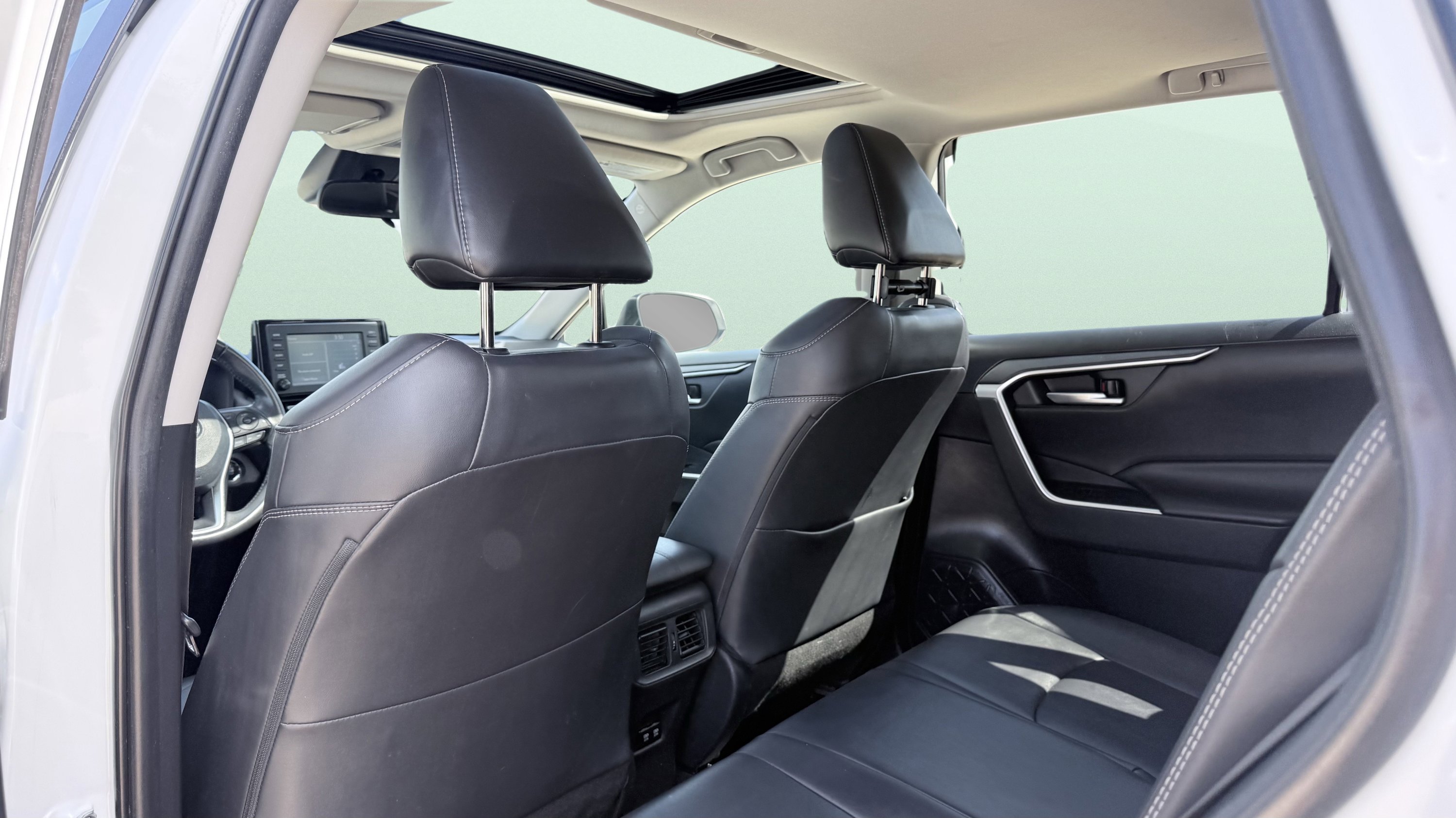 Used 2019 Toyota RAV4 XLE Premium image 39