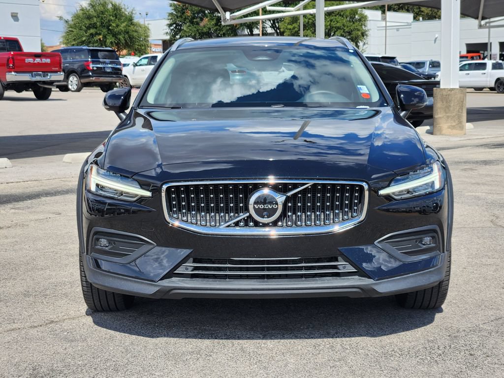 Used 2025 Volvo V60 B5 Cross Country Plus AWD/4WD image 2