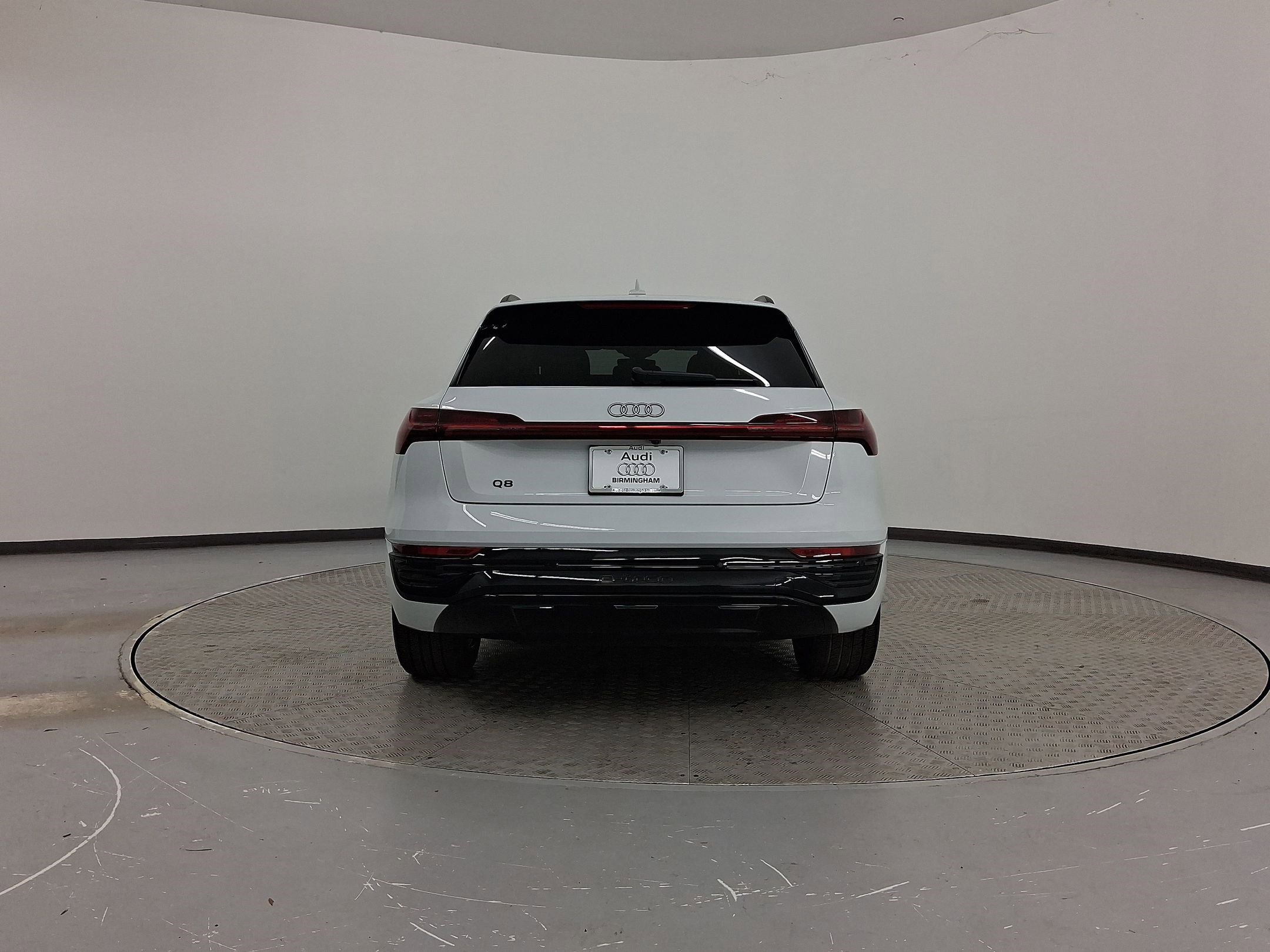 Used 2024 Audi Q8 e-tron Premium Plus w/ Premium Plus Package image 10