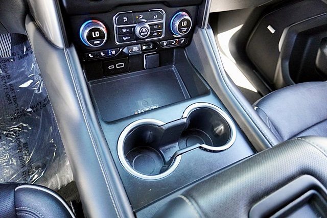 Used 2024 Chevrolet Tahoe Premier AWD/4WD image 28