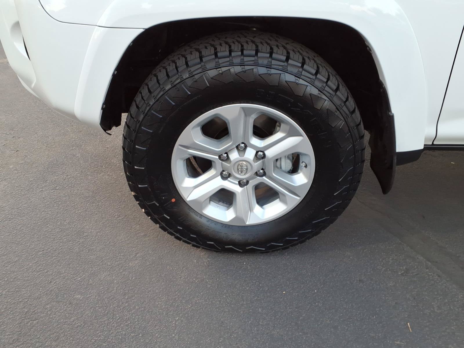 Used 2020 Toyota 4Runner SR5 Premium w/ Moonroof Package AWD/4WD image 9