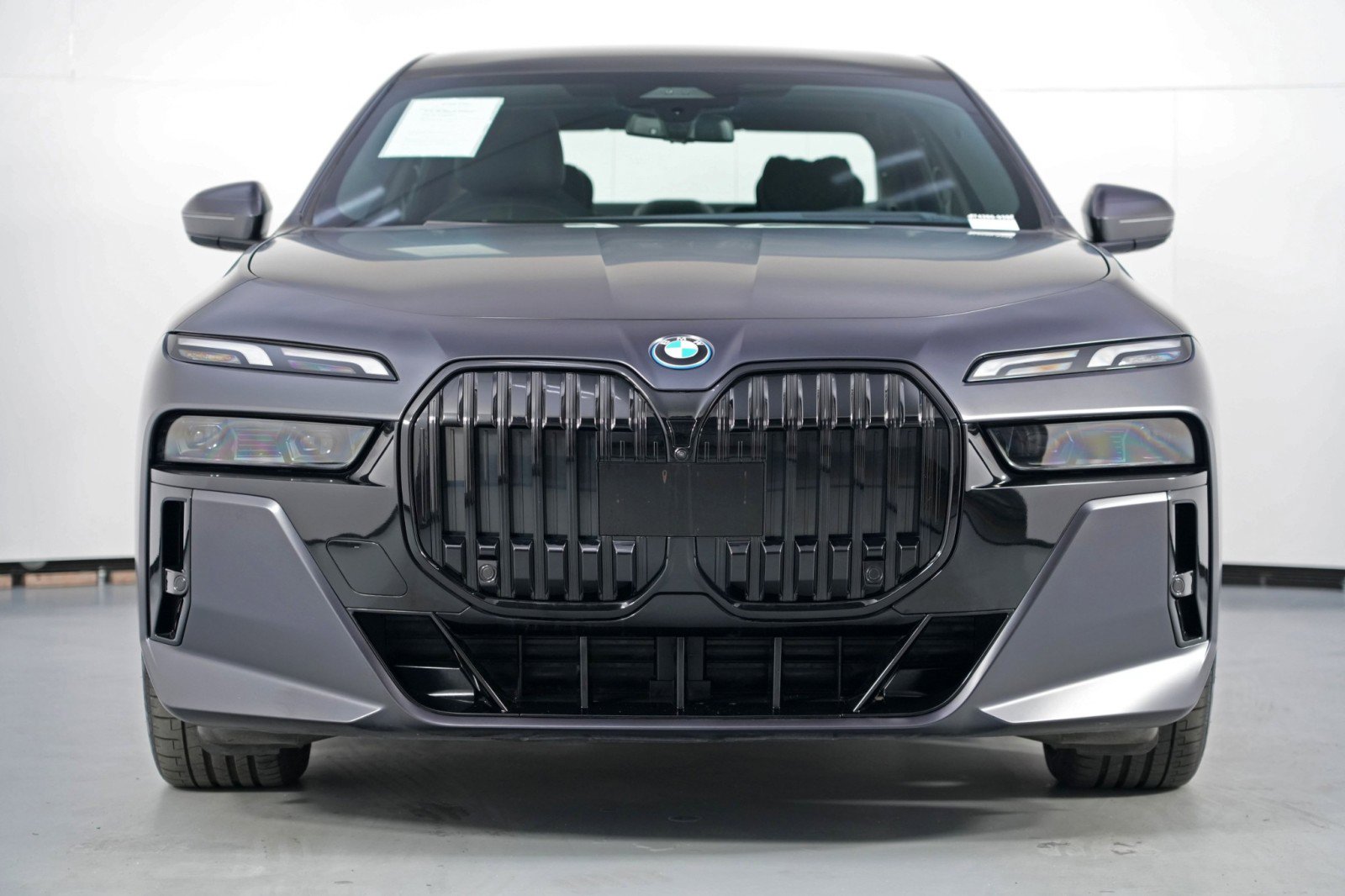 Used 2023 BMW i7 xDrive60 w/ Parking Assistance Package image 7