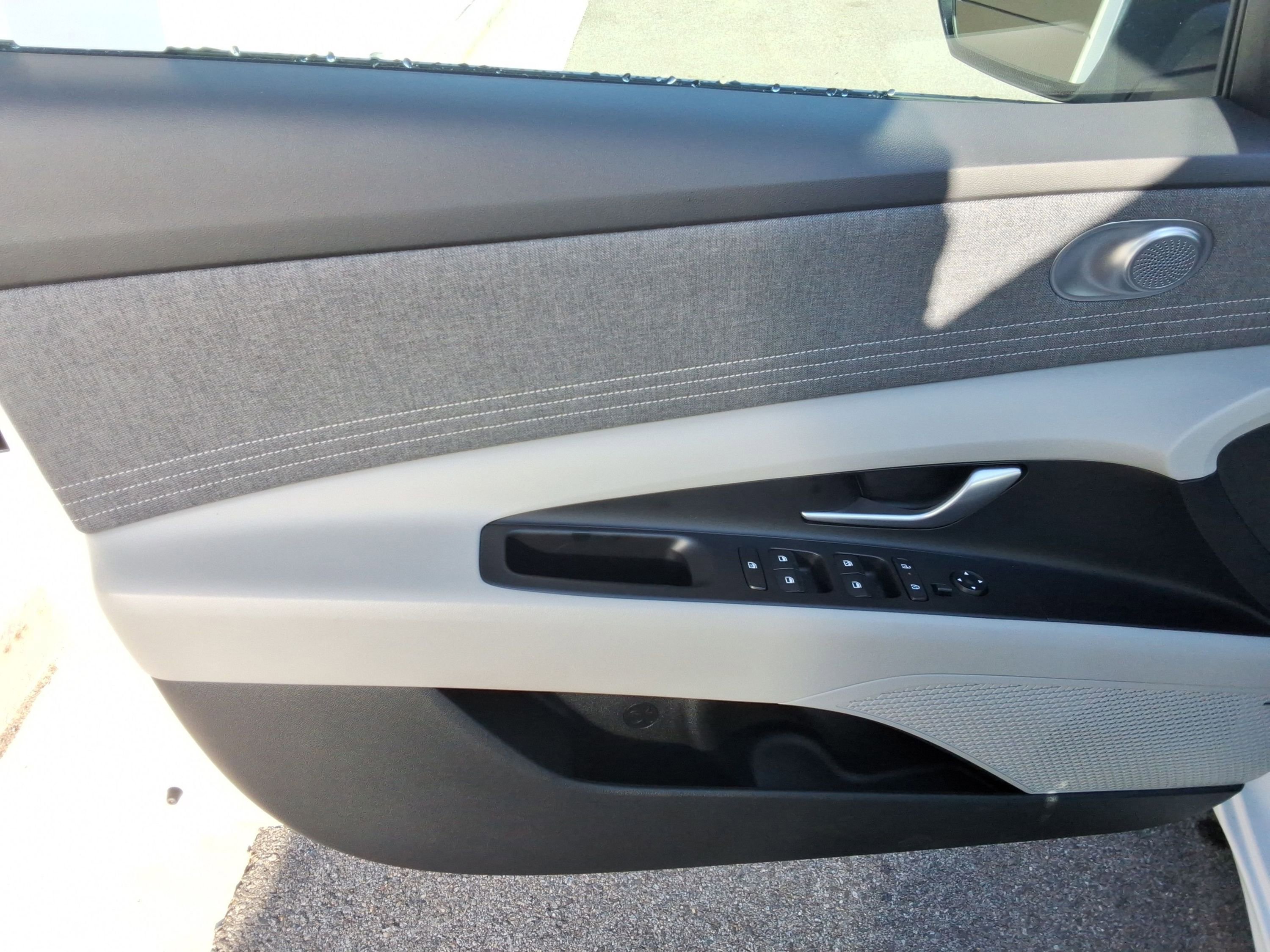 Used 2025 Hyundai Elantra Limited image 21