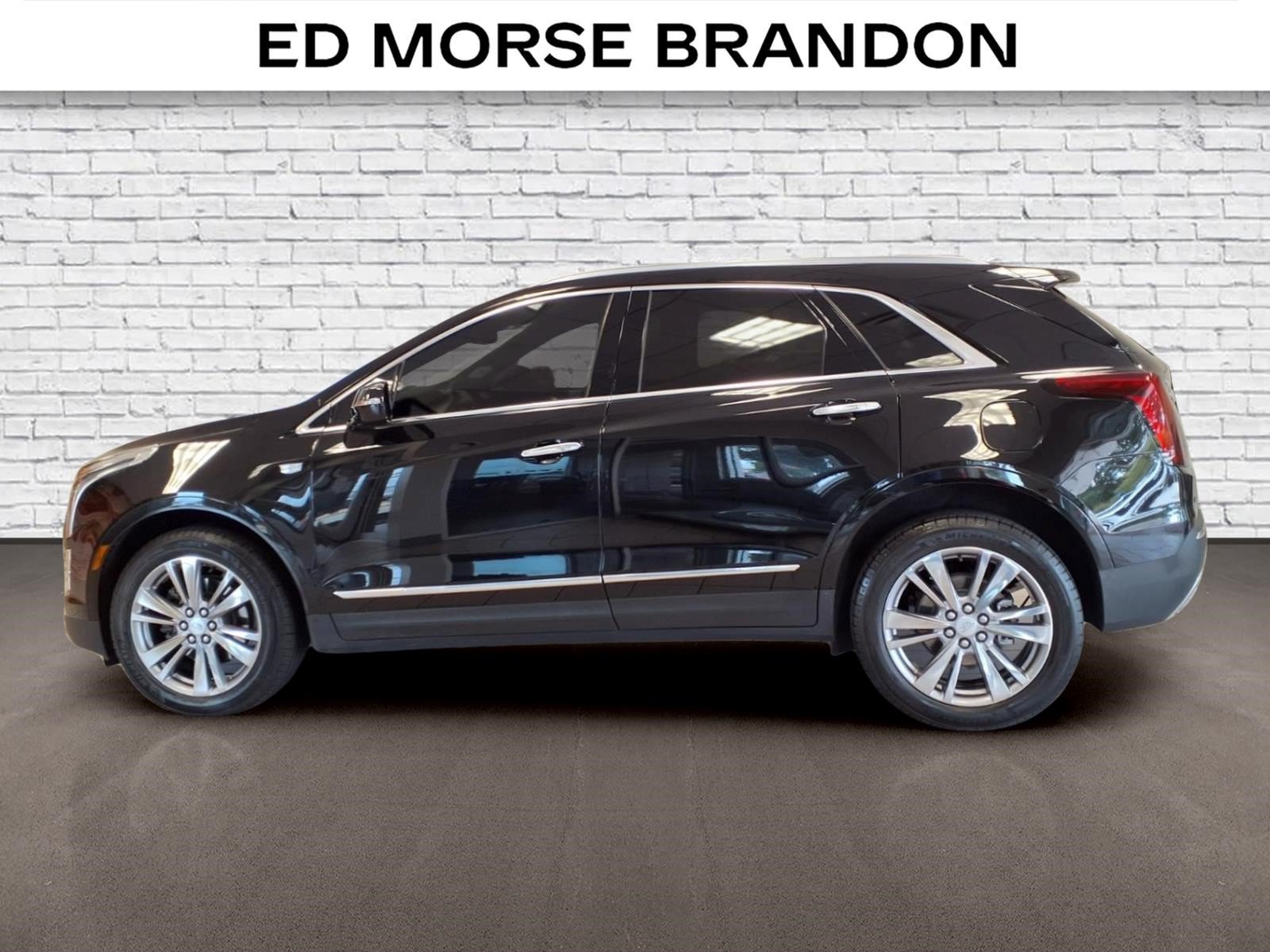 Certified 2024 Cadillac XT5 Premium Luxury FWD image 2