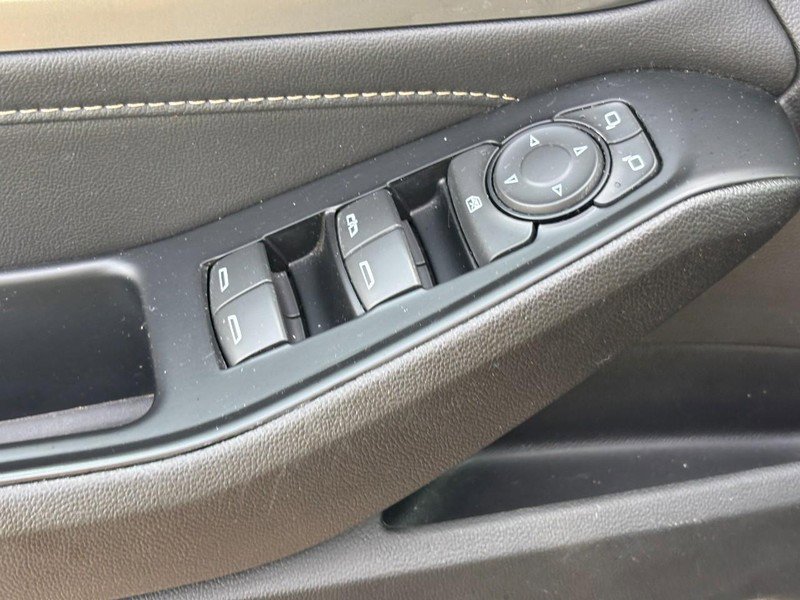 Certified 2023 Chevrolet Traverse LT FWD image 17