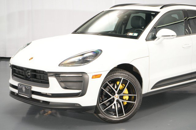 Used 2023 Porsche Macan AWD/4WD image 3