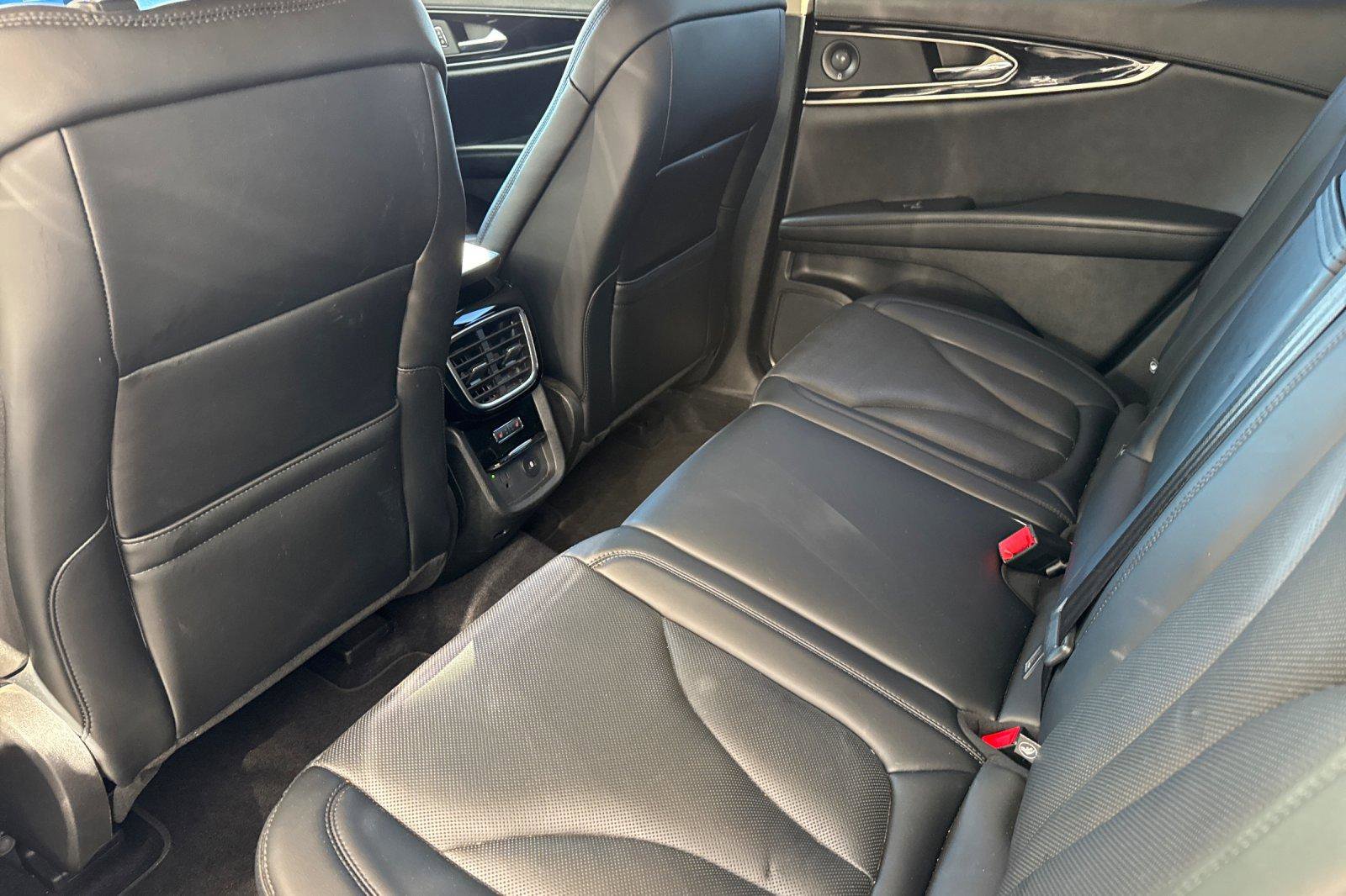 Used 2023 Lincoln Nautilus Reserve w/ Luxury Package image 14