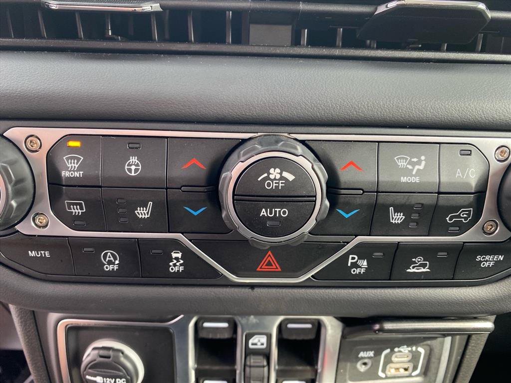 Used 2025 Jeep Wrangler Unlimited Sahara w/ Dual Top Group AWD/4WD image 14