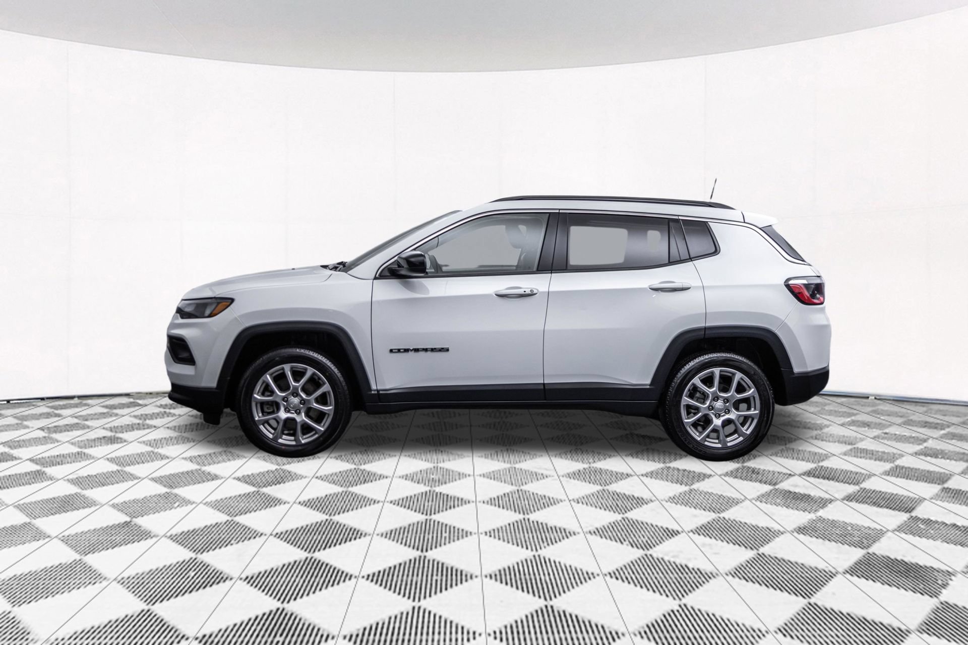 Used 2023 Jeep Compass Latitude AWD/4WD image 6