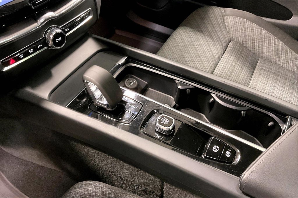 Certified 2024 Volvo XC60 B5 Core AWD/4WD image 19