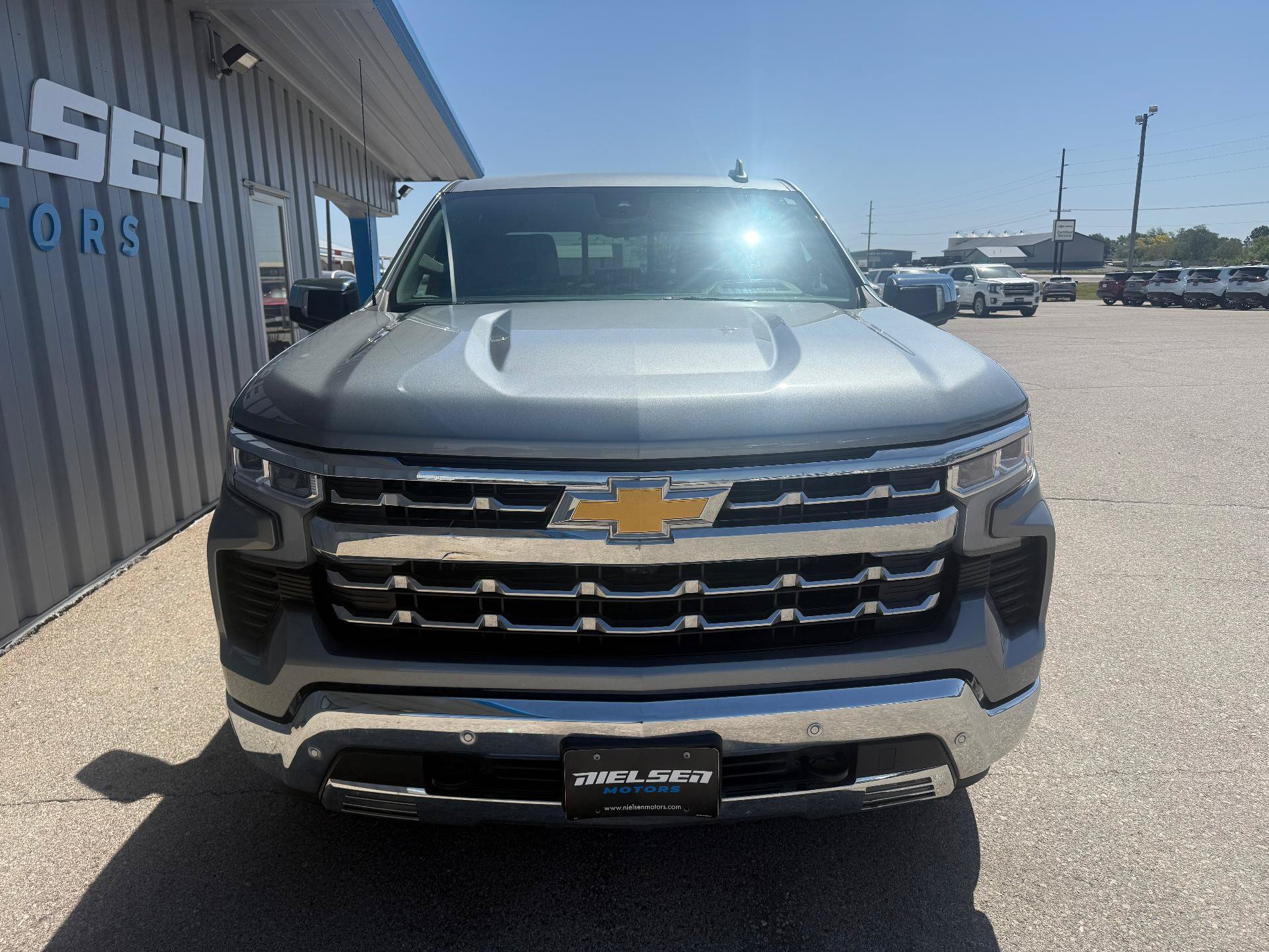 Used 2024 Chevrolet Silverado 1500 LTZ AWD/4WD image 3
