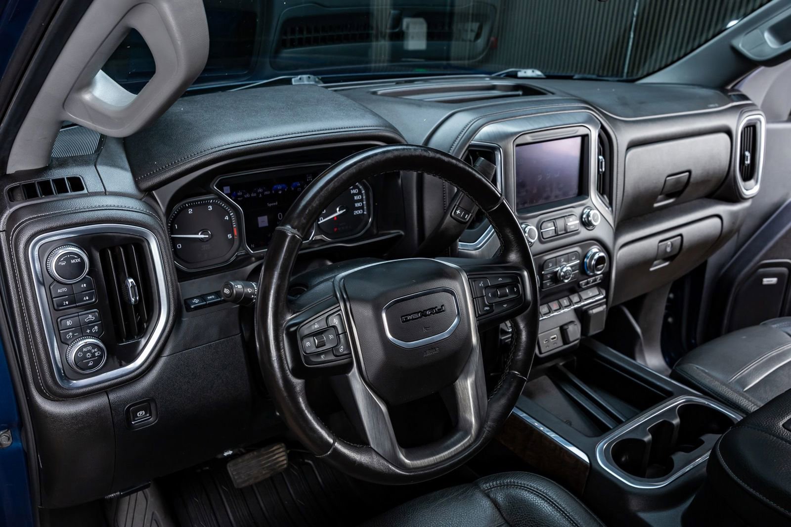 Used 2020 GMC Sierra 2500 Denali w/ Denali Ultimate Package image 16