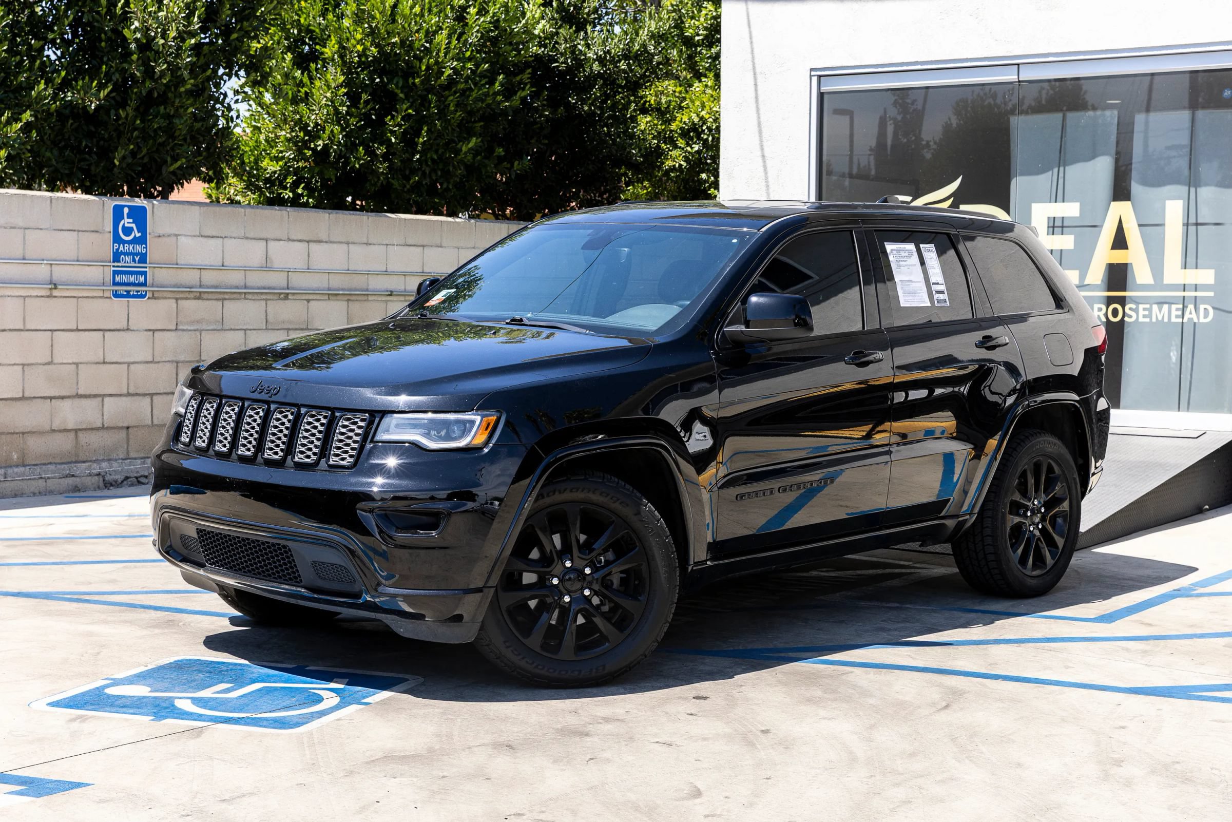 Used 2020 Jeep Grand Cherokee Altitude AWD/4WD image 6