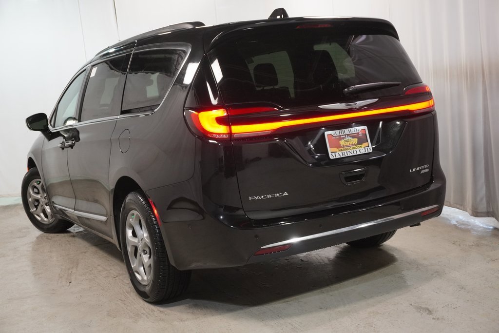 New 2023 Chrysler Pacifica Limited w/ Uconnect Theater Family Group image 11