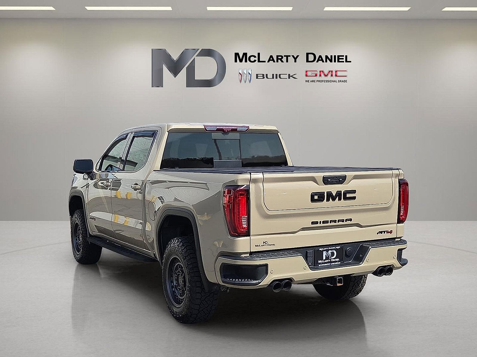Certified 2022 GMC Sierra 1500 AT4 w/ AT4 Premium Package AWD/4WD image 13
