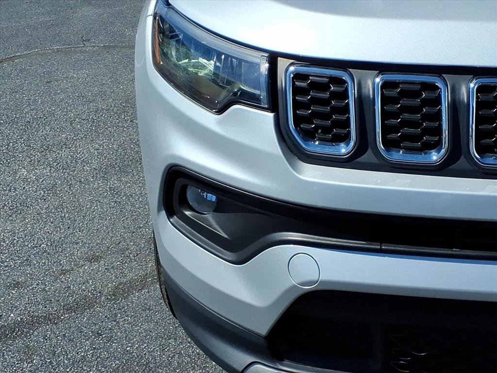 Used 2024 Jeep Compass Latitude image 10