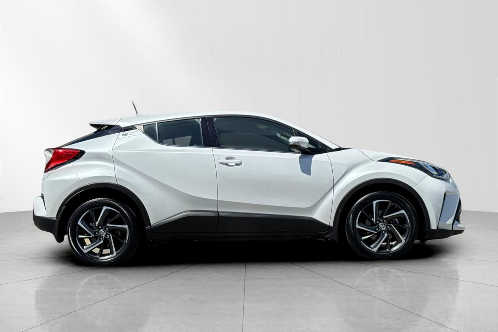 Used 2022 Toyota C-HR Limited FWD image 2