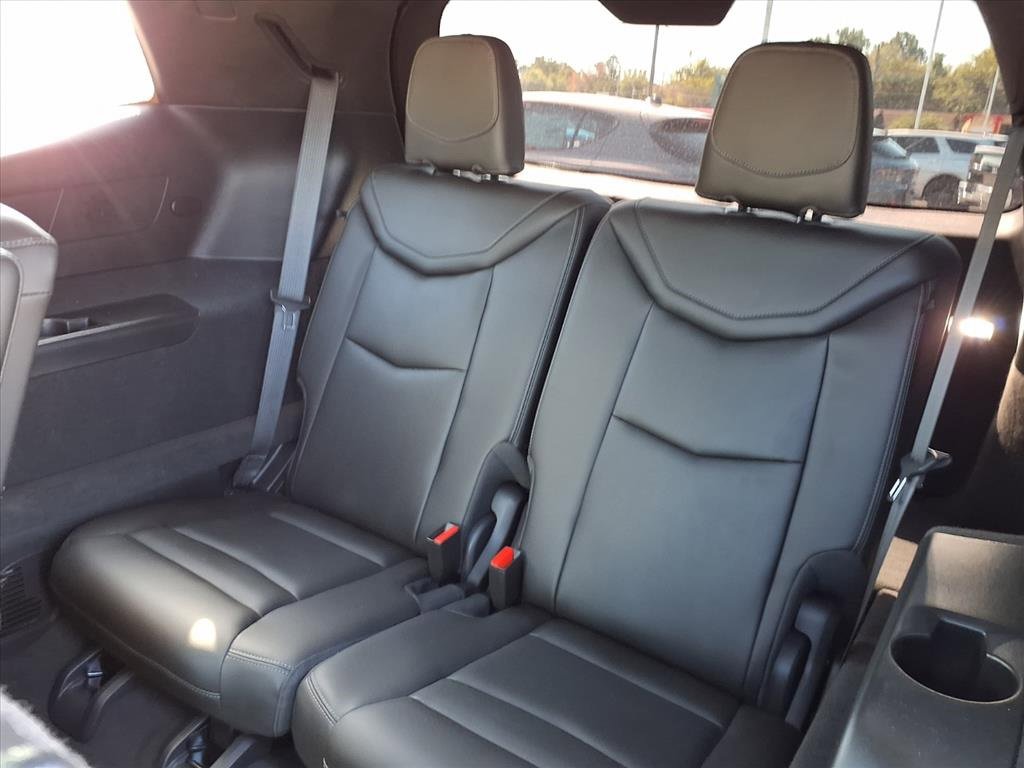 Used 2025 Cadillac XT6 Premium Luxury image 24