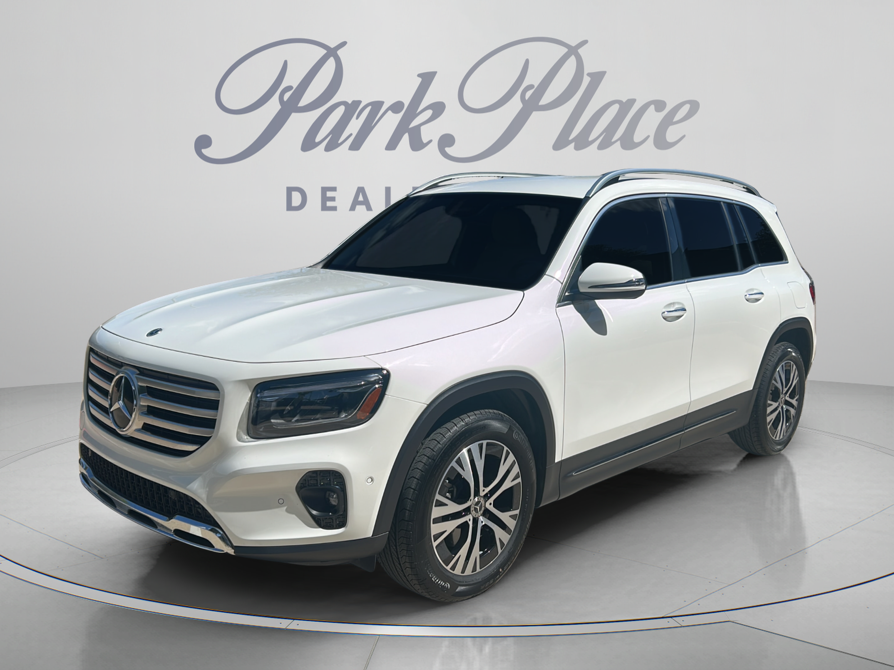 Used 2025 Mercedes-Benz GLB 250 image 1