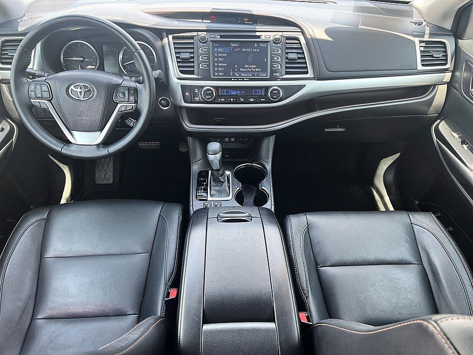 Used 2018 Toyota Highlander XLE FWD image 18