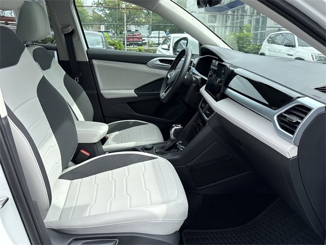 Used 2025 Volkswagen Taos SE image 30