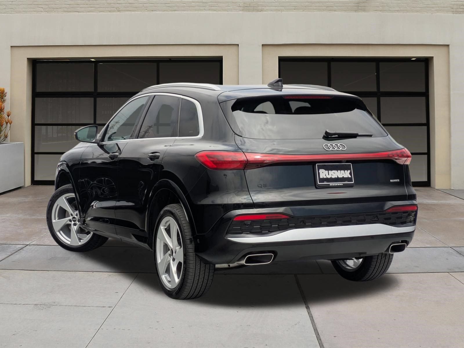 Used 2025 Audi Q5 Premium Plus w/ Premium Plus AWD/4WD image 2