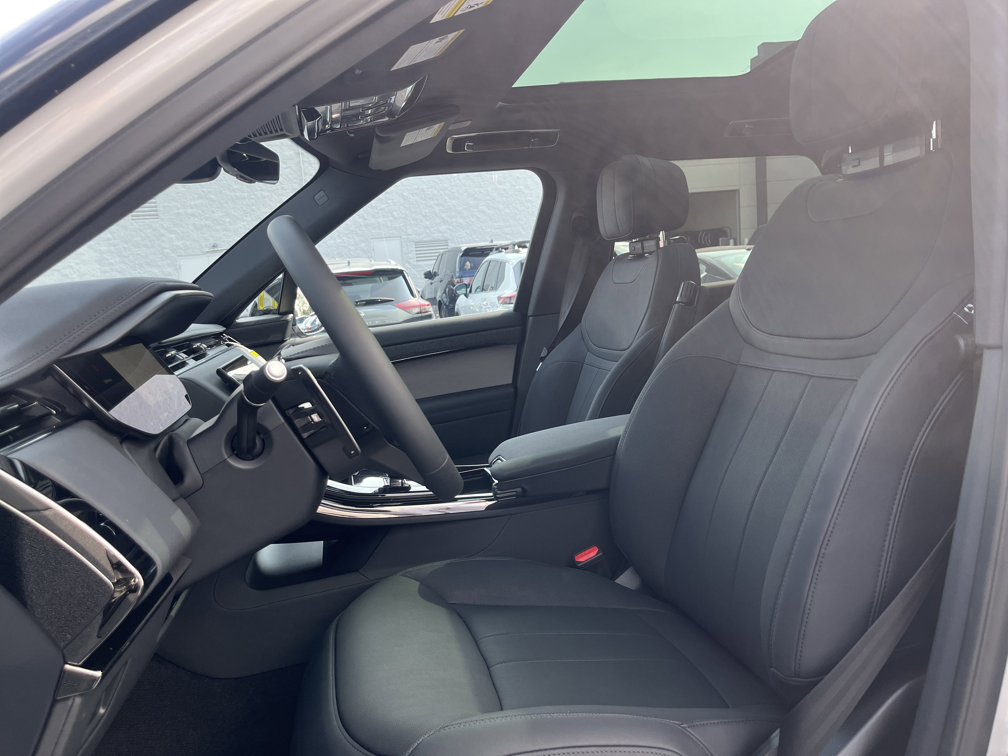 New 2025 Land Rover Range Rover Sport SE image 25