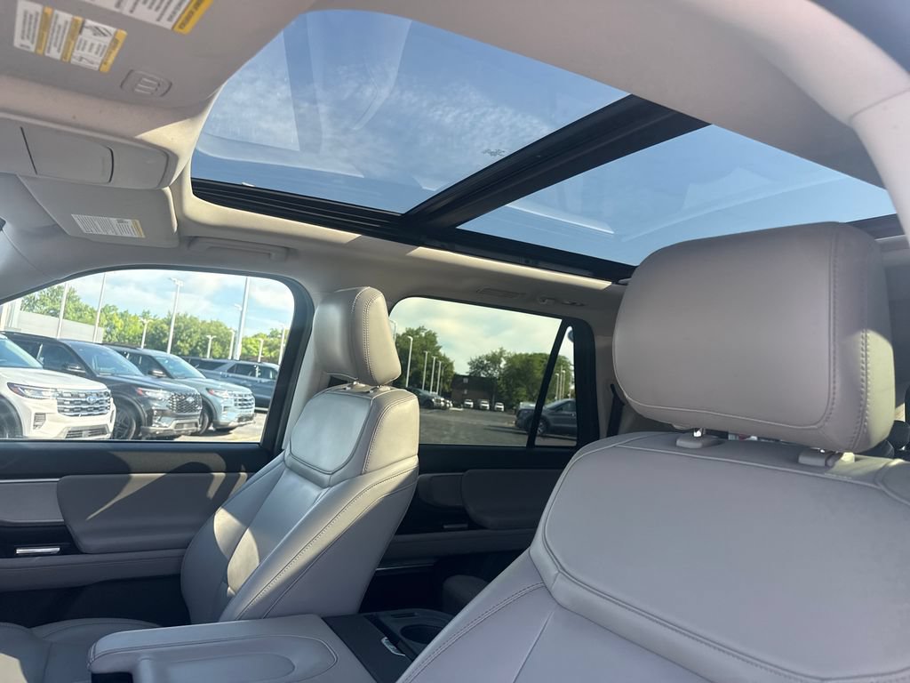 Used 2025 Ford Expedition Max Active AWD/4WD image 33