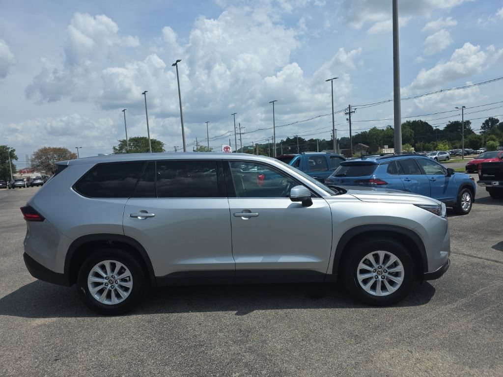 Used 2025 Toyota Grand Highlander AWD image 4