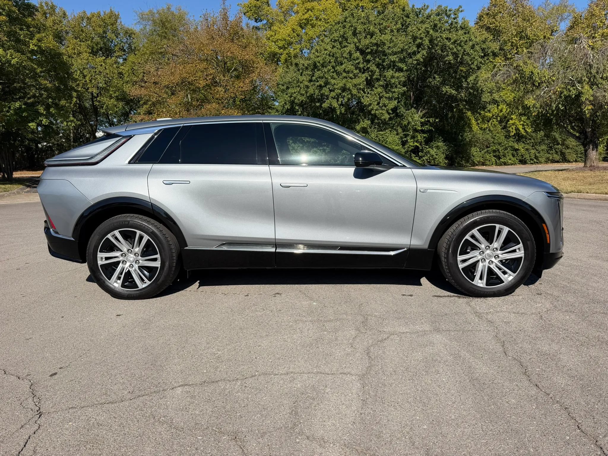 Used 2024 Cadillac Lyriq Tech AWD/4WD image 3