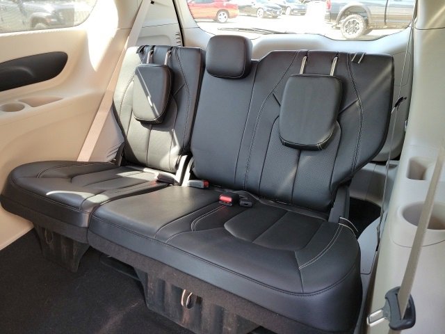Used 2022 Chrysler Pacifica Touring-L image 12