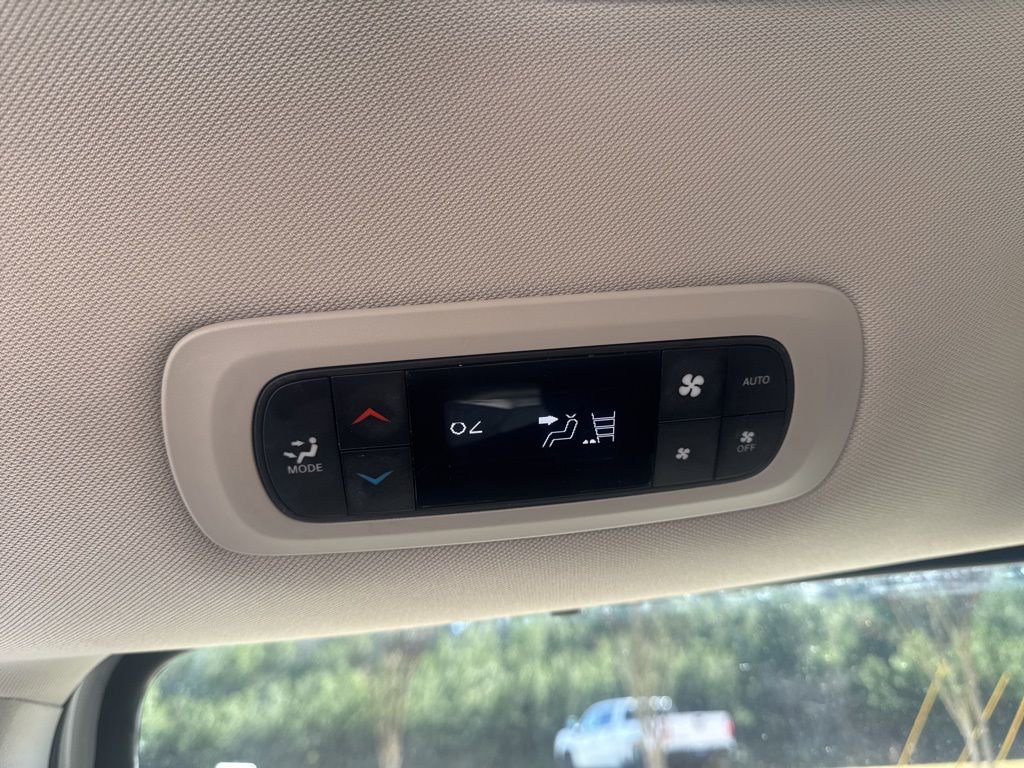 Used 2024 Chrysler Pacifica Touring-L image 30