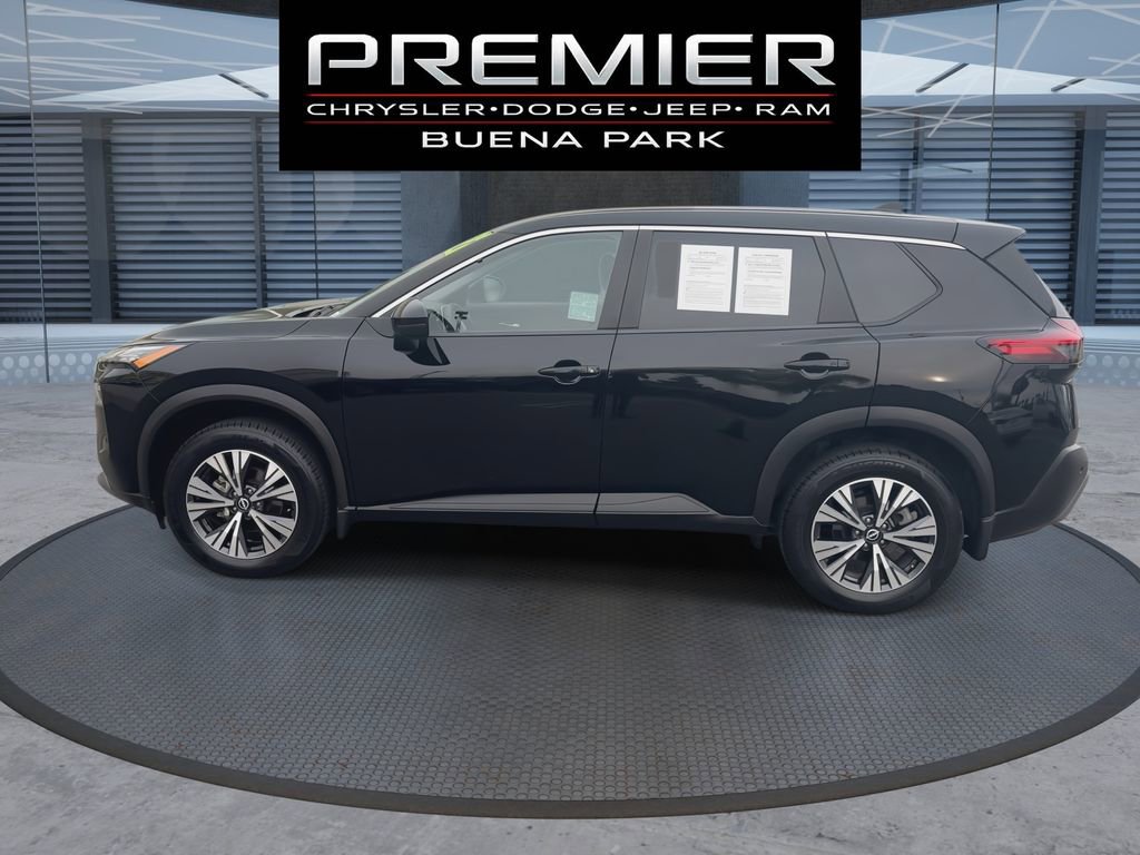 Used 2022 Nissan Rogue SV image 5