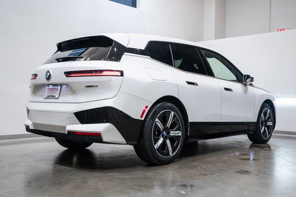 Used 2023 BMW iX xDrive50 w/ Ultimate Package 2 image 9