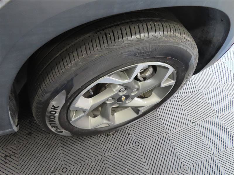 Used 2025 Chevrolet Trax LT w/ LT Convenience Package FWD image 9