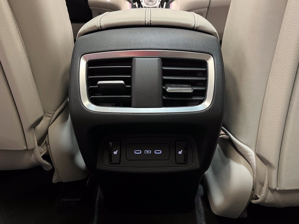 Used 2025 Acura RDX w/ Advance Package AWD/4WD image 16