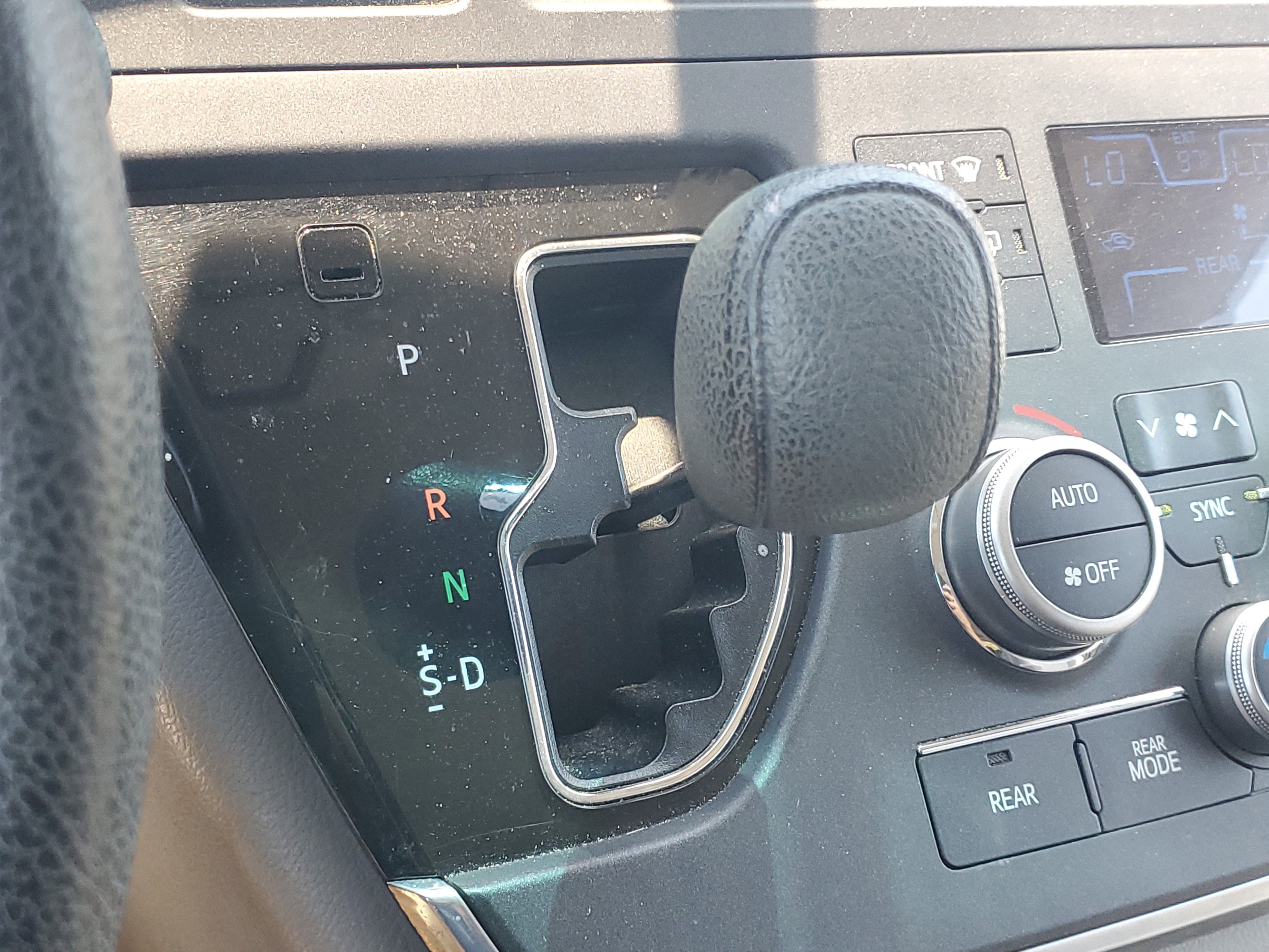 Certified 2017 Toyota Sienna LE AWD/4WD image 27