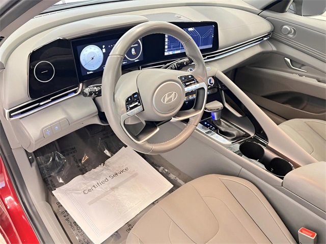 Used 2025 Hyundai Elantra SEL image 16