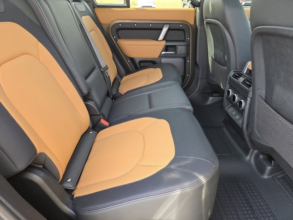 Used 2024 Land Rover Defender 110 X-Dynamic SE image 5