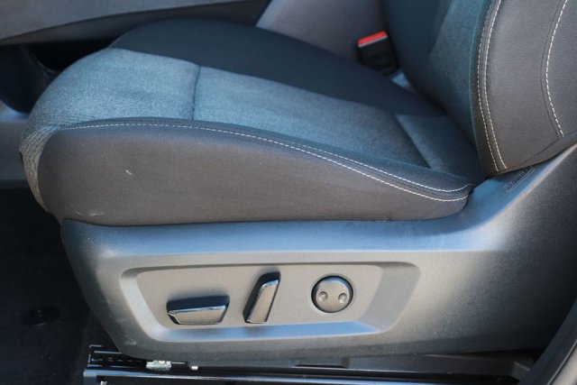 Used 2025 Nissan Rogue SV image 9