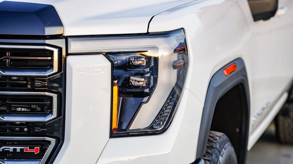 Used 2025 GMC Sierra 2500 AT4 image 5