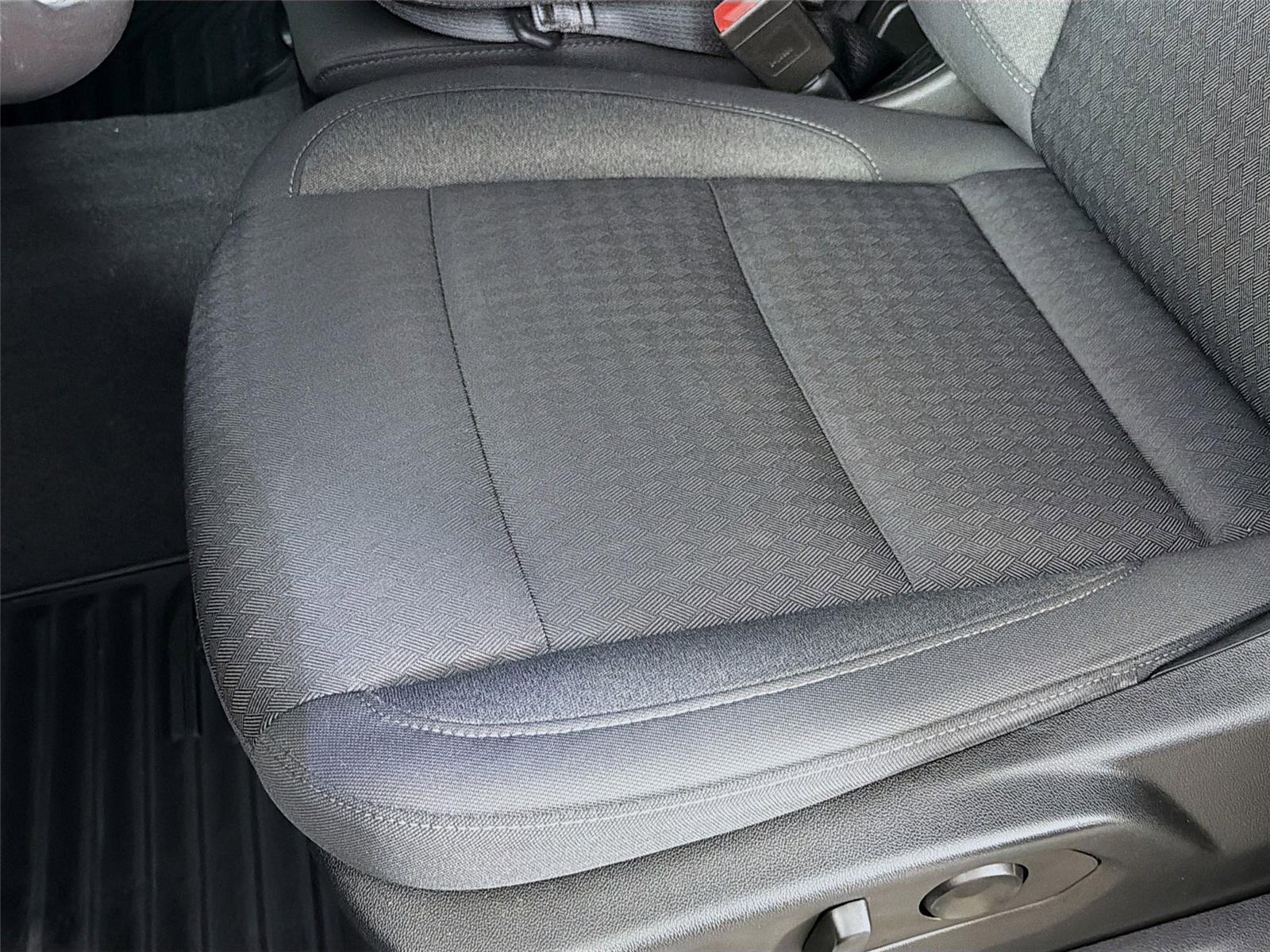 Used 2022 Chevrolet Silverado 1500 LT AWD/4WD image 19