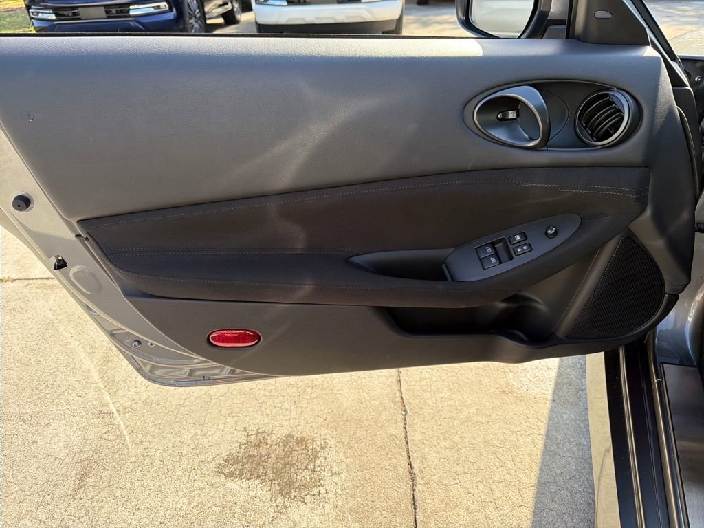 Used 2024 Nissan Z Sport w/ Floor Mat Package image 14