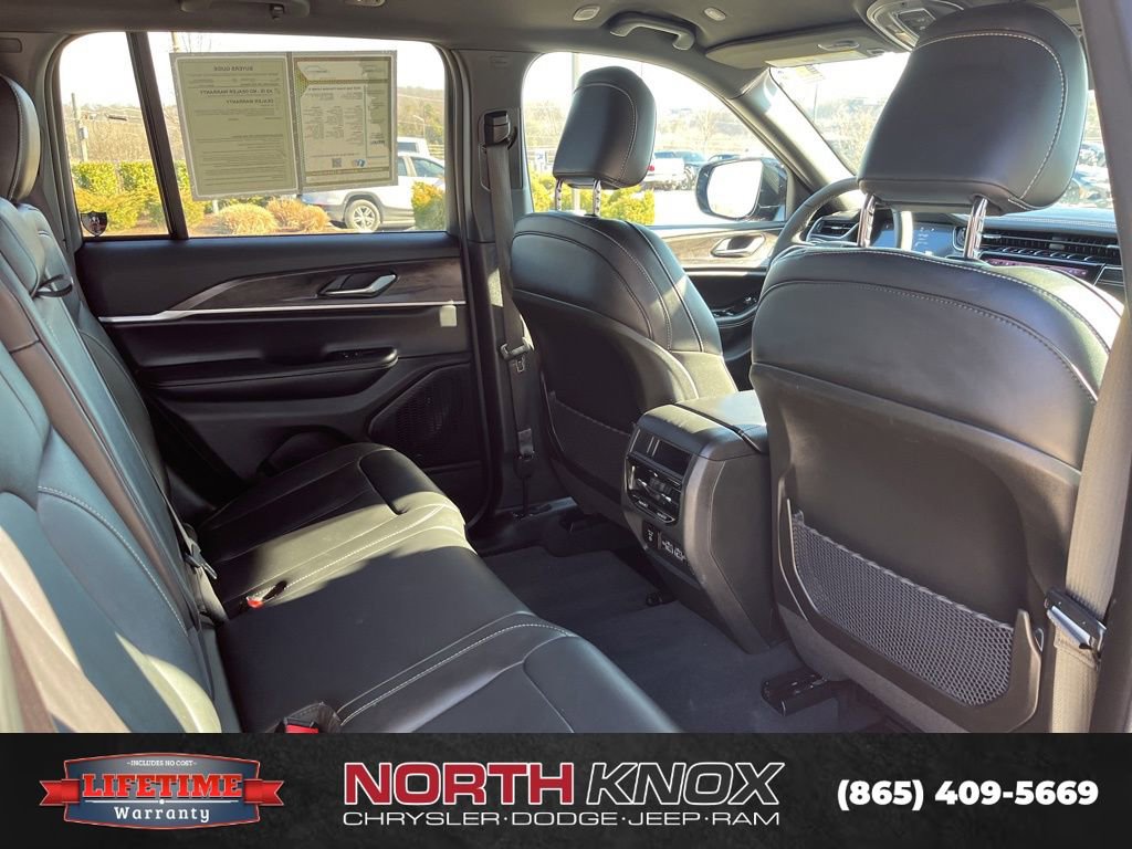 Used 2025 Jeep Grand Cherokee Limited image 24