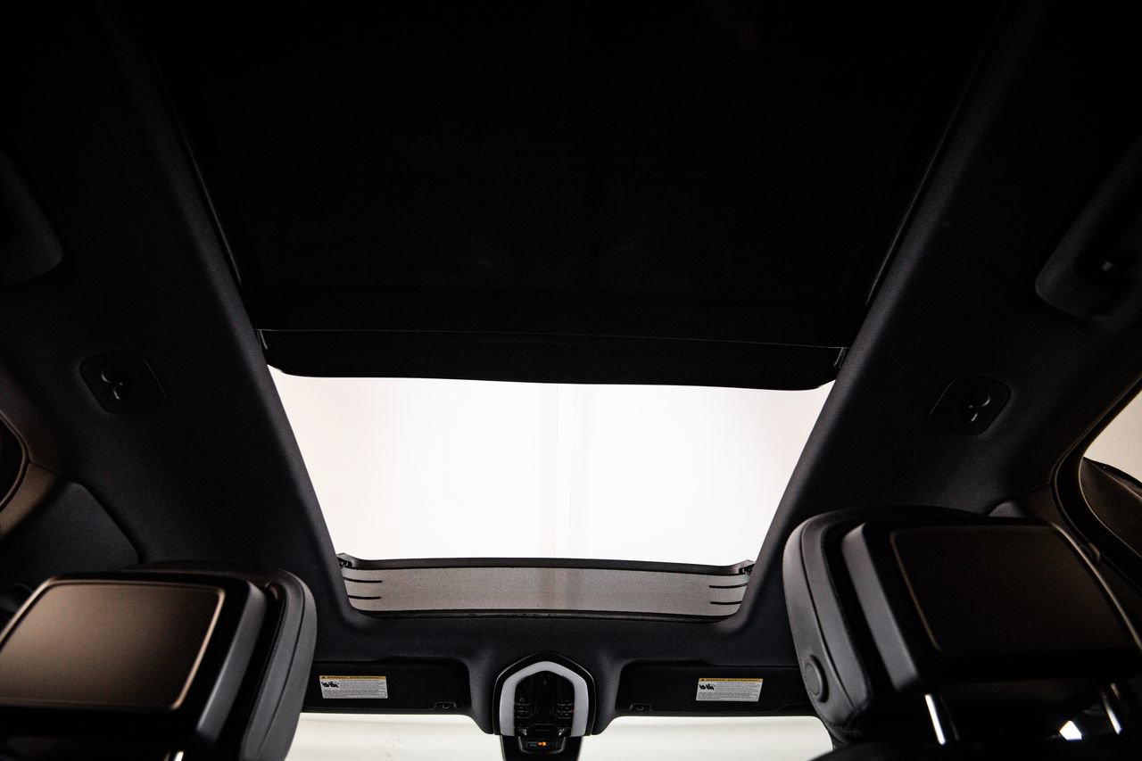 Certified 2023 Porsche Macan S AWD/4WD image 30