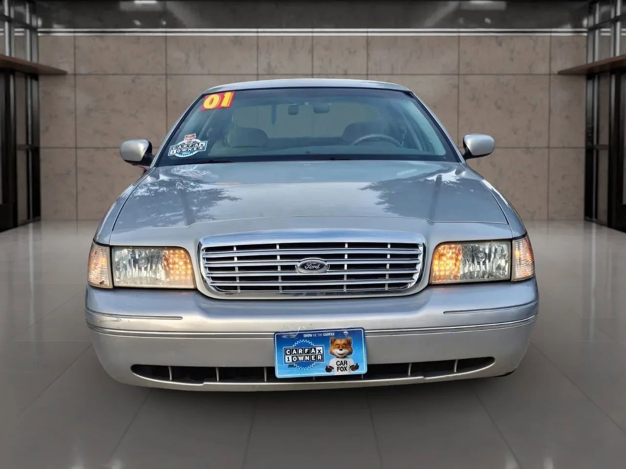 Used 2001 Ford Crown Victoria RWD image 6