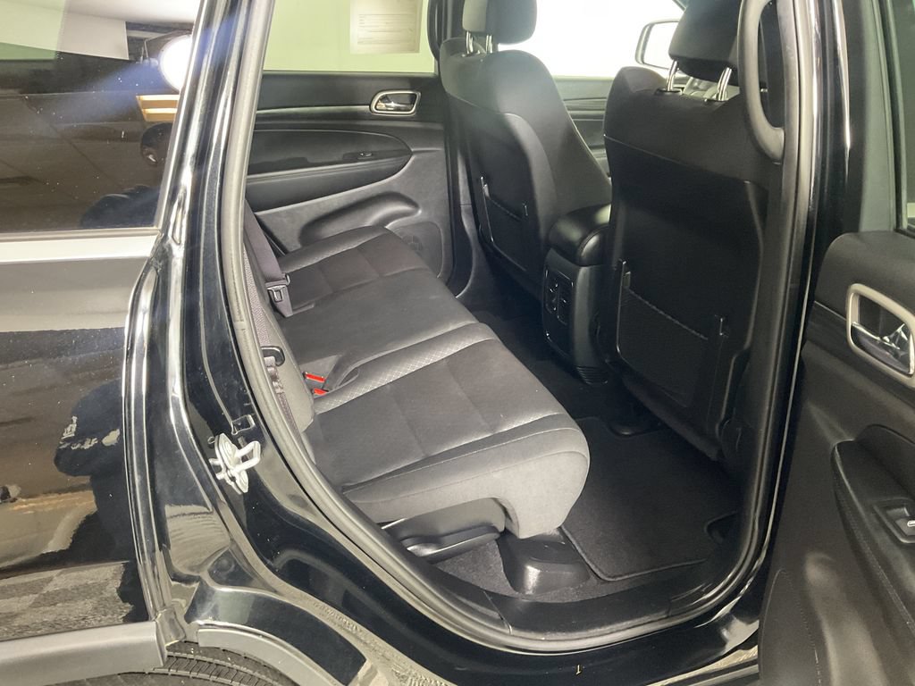 Used 2019 Jeep Grand Cherokee Laredo AWD/4WD image 22