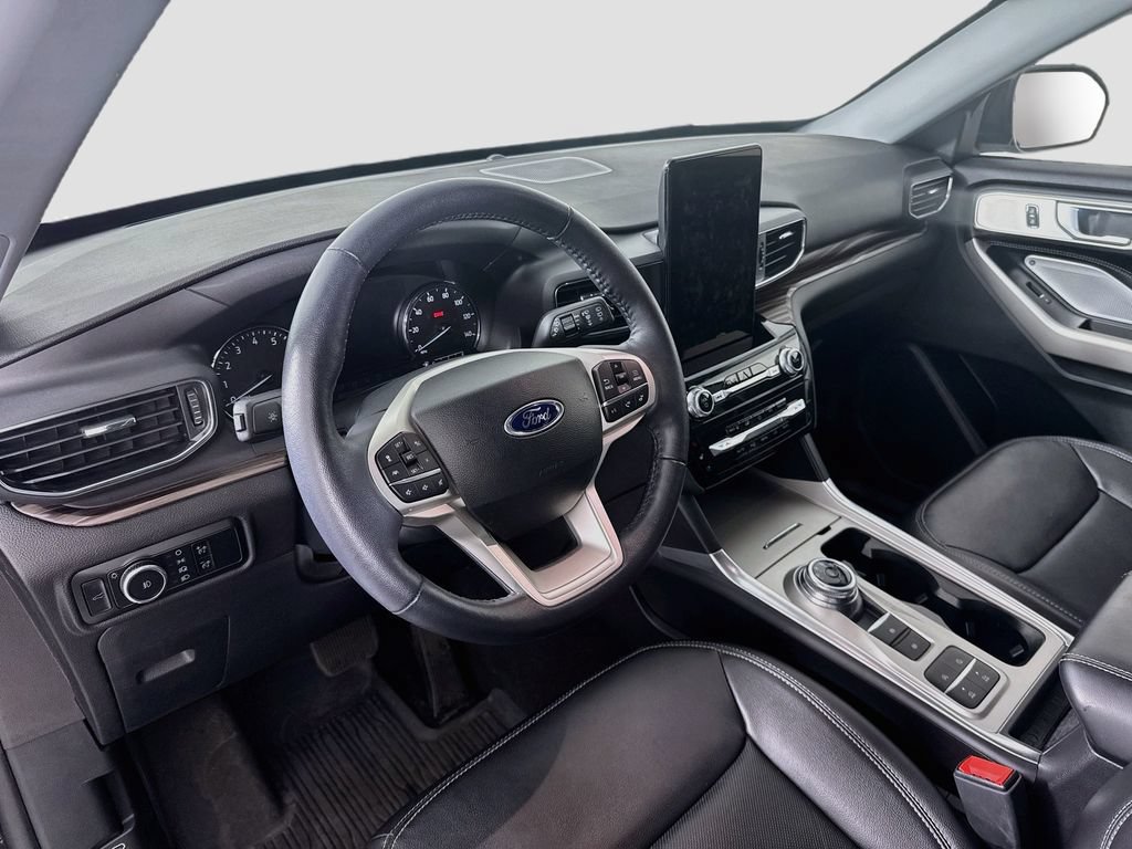 Used 2024 Ford Explorer Limited w/ Limited Technology Package RWD image 9
