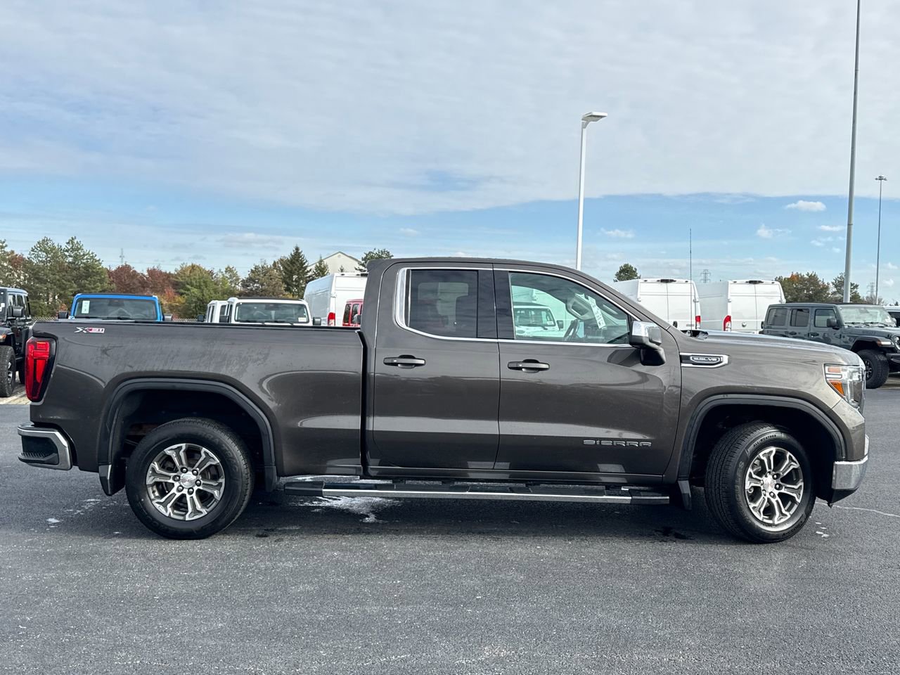 Used 2019 GMC Sierra 1500 SLE image 2